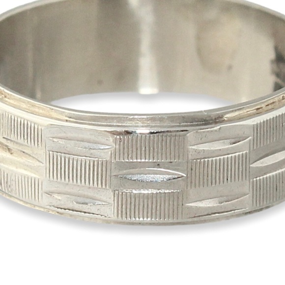 Vintage 10K White Gold Ring Size 5.5 Wide Band Engraved Line Diamond Cut Texture - Picture 3 of 6